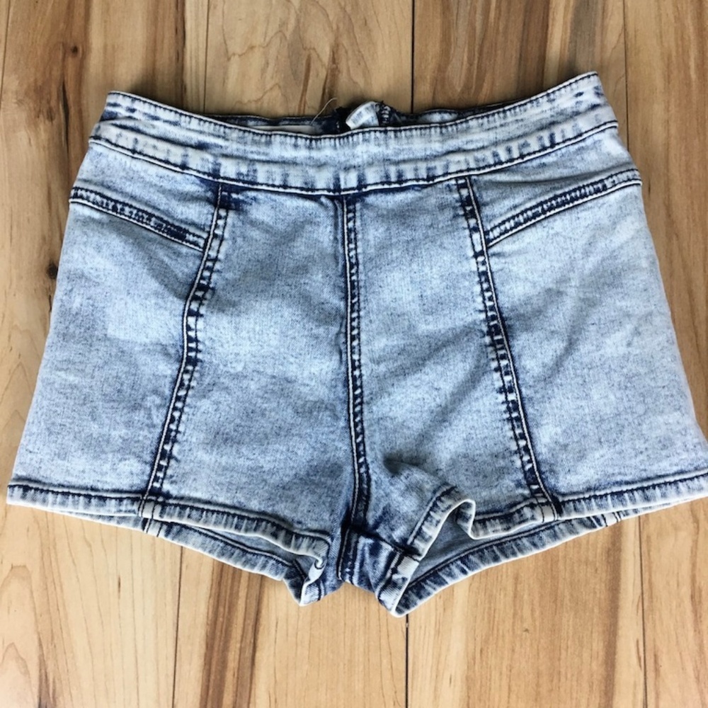 Bullhead Denim Hi Rise Hot shorts size 5 acid wash